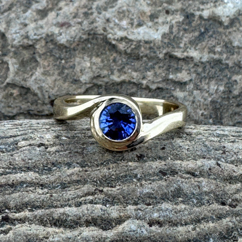 Sapphire and 9ct Gold Swirl Ring