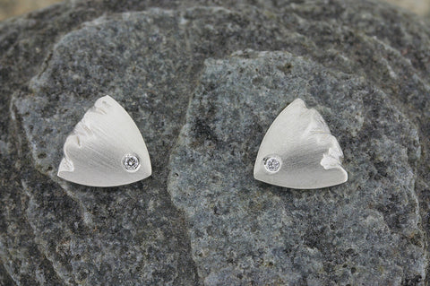 Highland Triangular Earring with Diamond